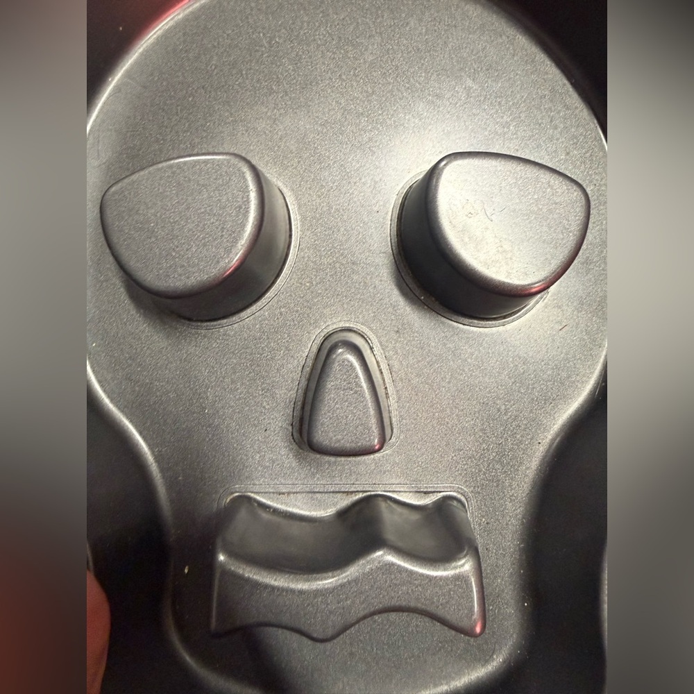 Wilton 10” Bake calavera Skull Cake Pan birthday punk goth non stick bakeware